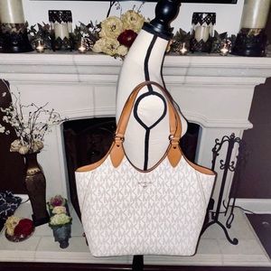 Michael Kors - BETH (Large Shoulder Tote in Vanilla/Acorn)